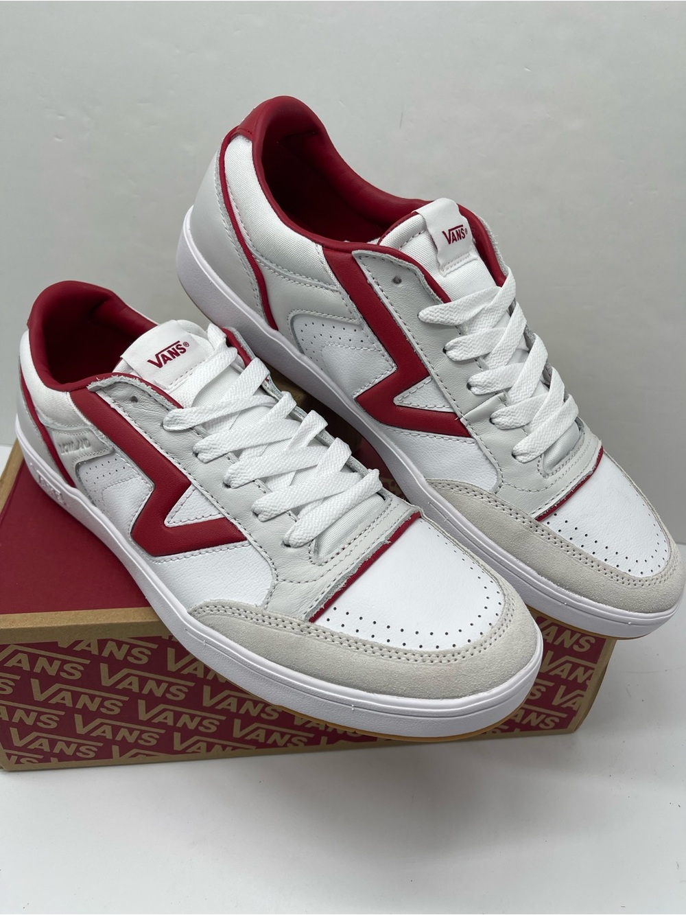 Vans Men’s Lowland Cc Jmp R Court Red/White
VN0007P2Y52 Sneakers - Picture 5 of 16